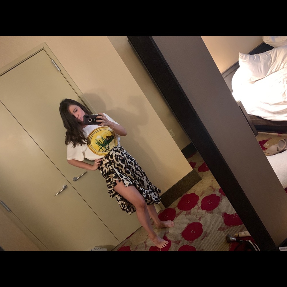 Leopard skirt with slit